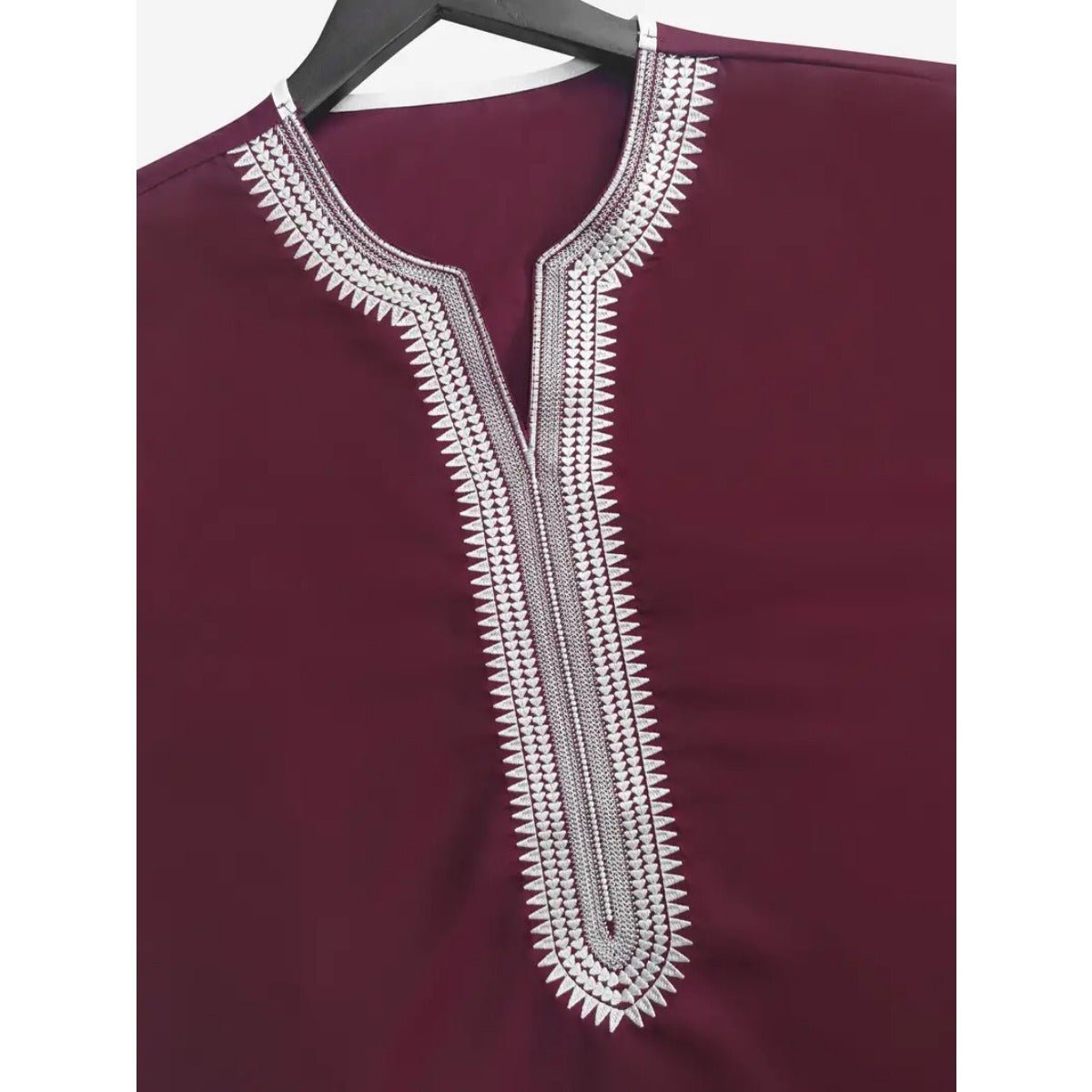 Robe Musulmane Thobe à Col en V avec Broderie et Coutures Géométriques, Manches Courtes Mi-longues (MT030)