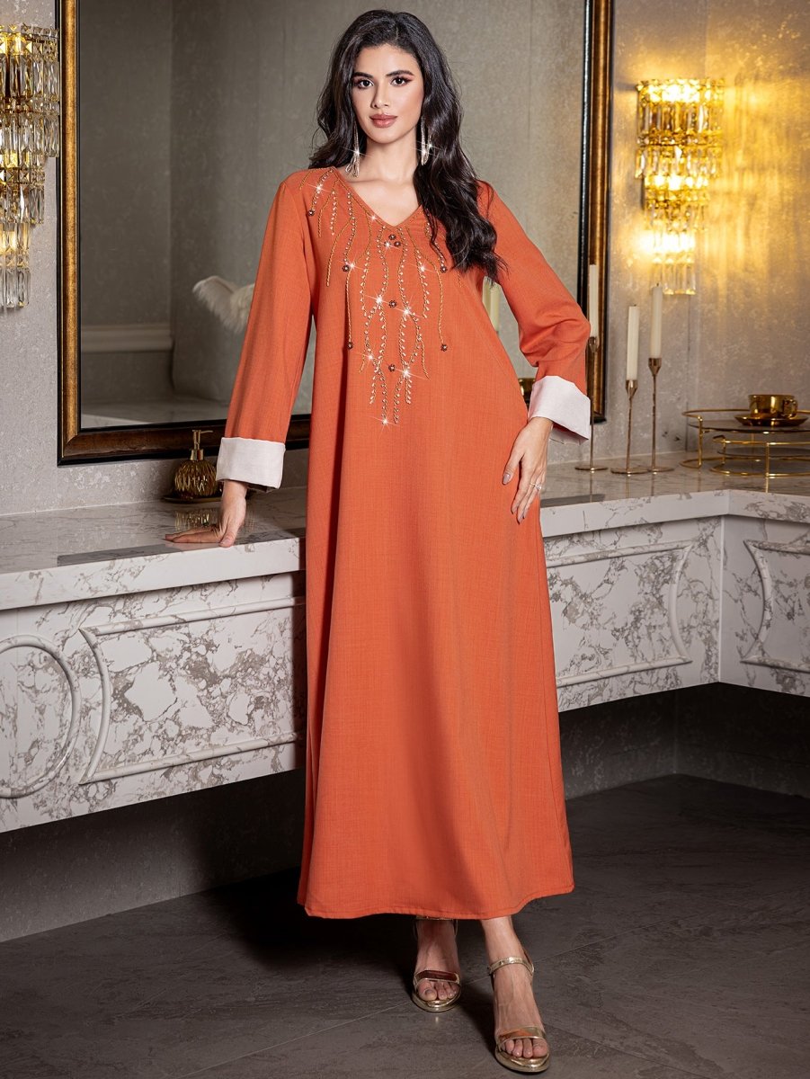 Élégante robe Abaya orange à col en V, coupe ample, ornée de strass et perles cousus à la main, avec poignets contrastants (MA191)