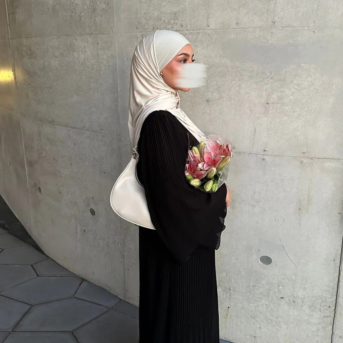Robe Abaya élégante en mousseline plissée pour femmes musulmanes, coupe pull-over modeste, coloris uni, avec manches évasées (MA176)