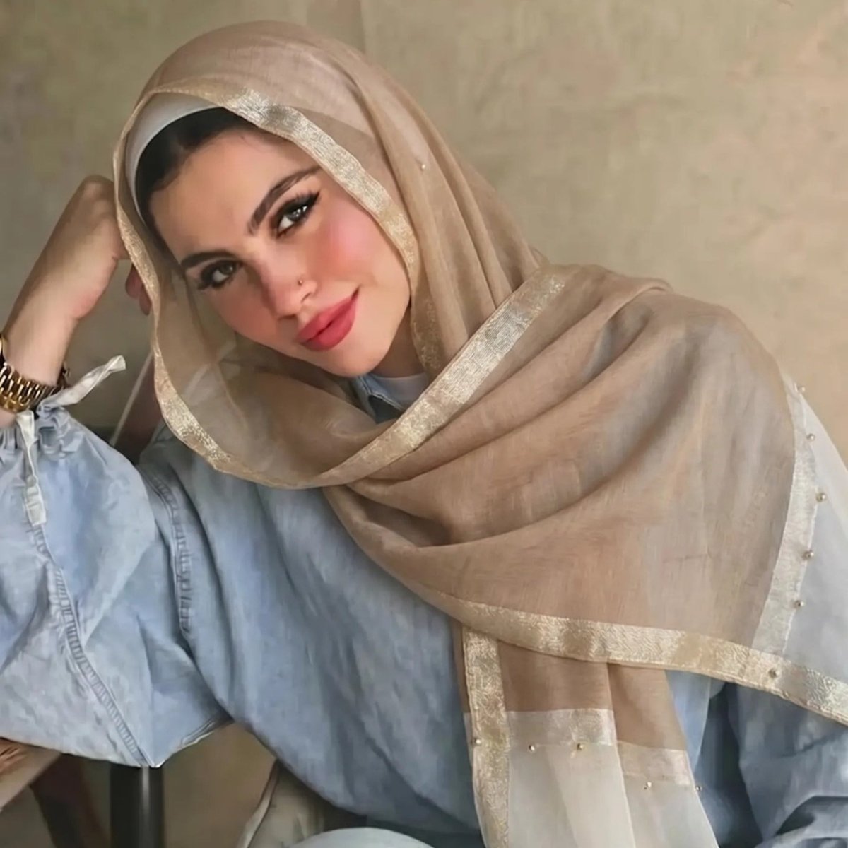 Foulard Hijab en Mousseline avec Bordure Dorée et Perles(MH236)