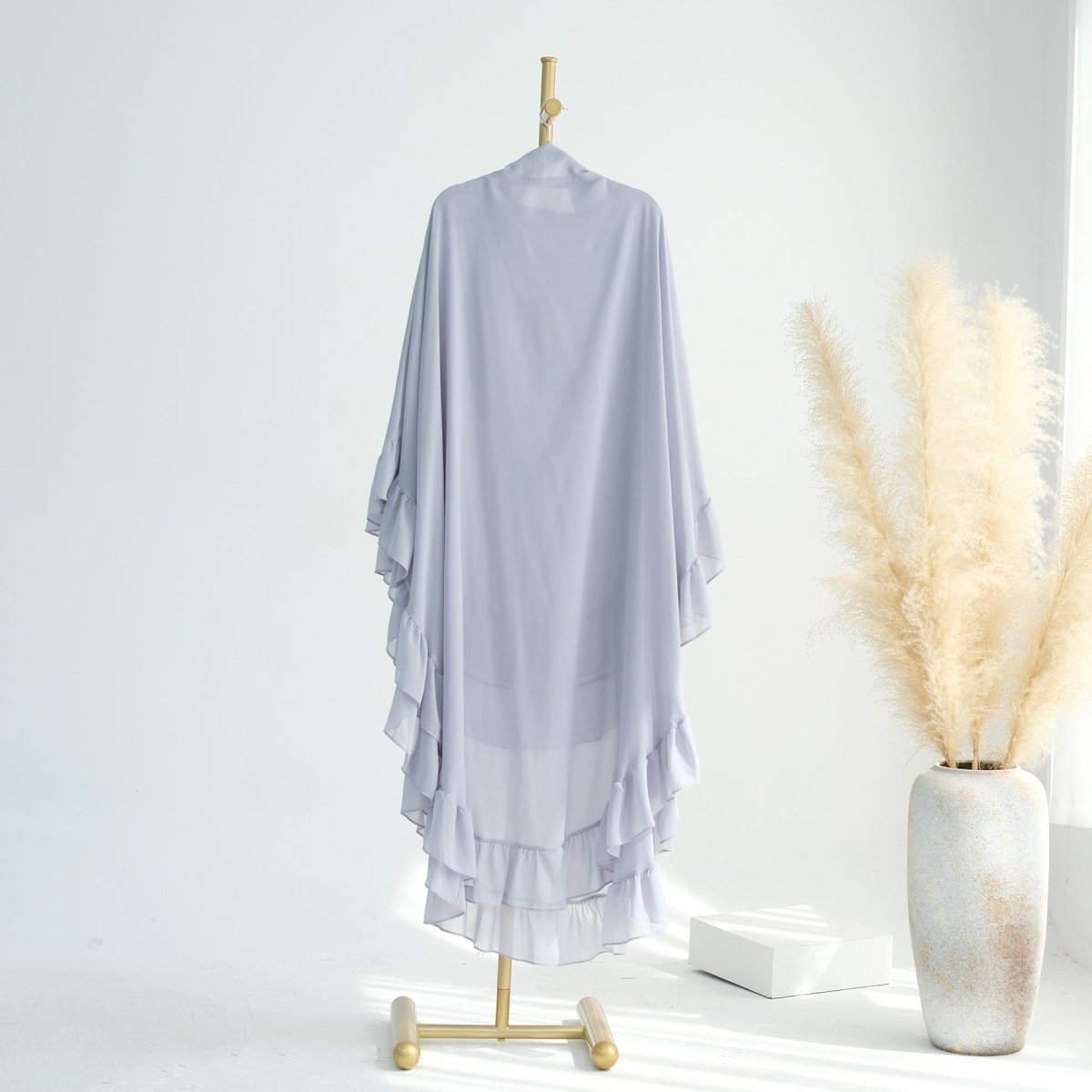 Hijabs Musulmans Unis et Doux au Design Cape Fluide | Foulard à Double Épaisseur, Grande Ampleur et Bords Volantés (MK023)