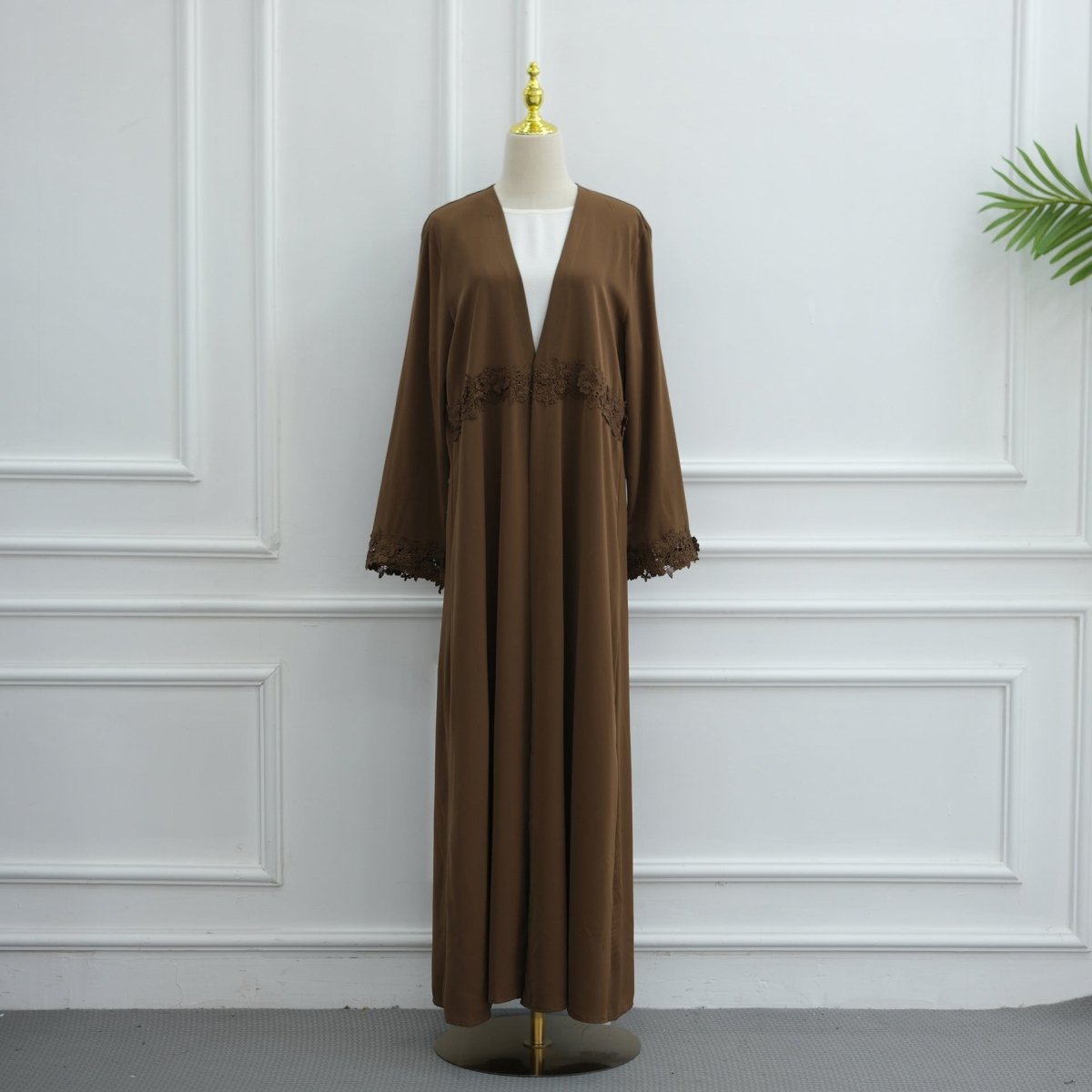 Abaya ouverte à bordure de dentelle florale 3D (MOA336)