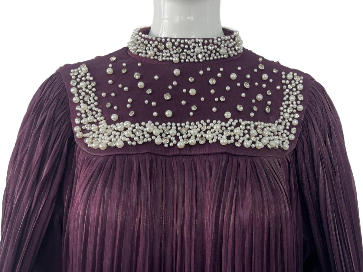 Robe longue plissée en mousseline perlée de perles et cristaux (MA441)