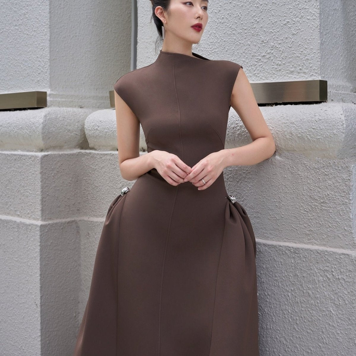 Robe Maxi Ajustée Sans Manches Minimaliste (MS382)