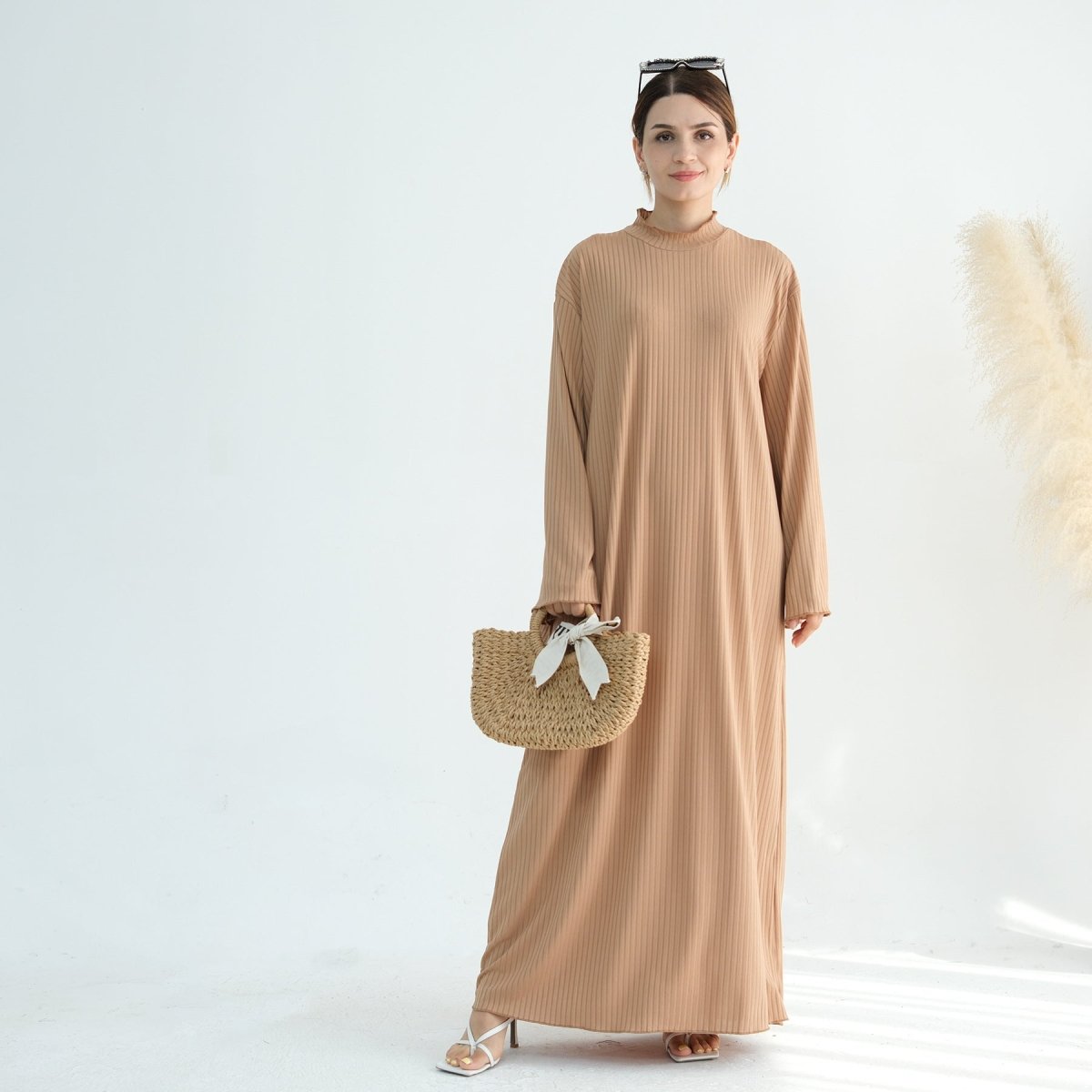 Abaya unie à col montant avec impression sous les bras (MA118)