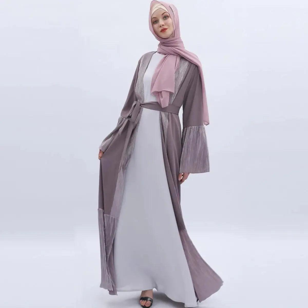 MO 001 Abaya Ouverte à Manches Trompette et Design Plissé