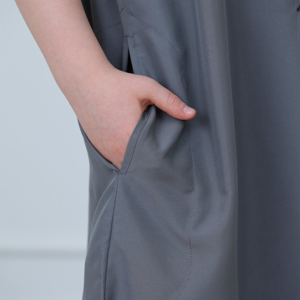 Qamis brodé pour garçon avec poches latérales (MKB031)