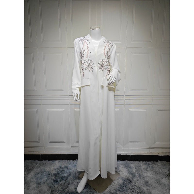 Abaya en tissu soie glacée froissée brodée à col en V (MOA234)