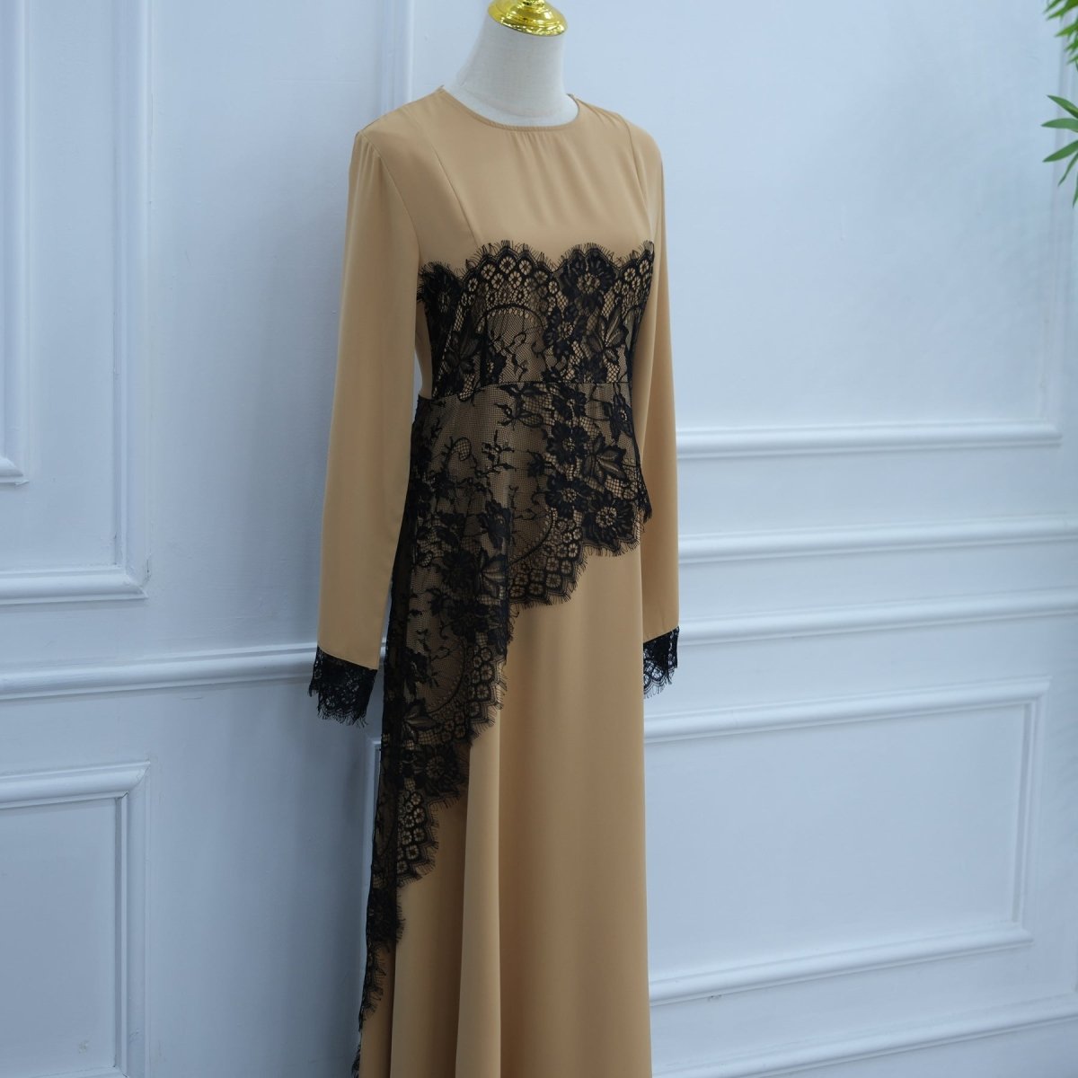 Robe Maxi avec Empiècement en Dentelle Contrastée à la Taille (MS409)