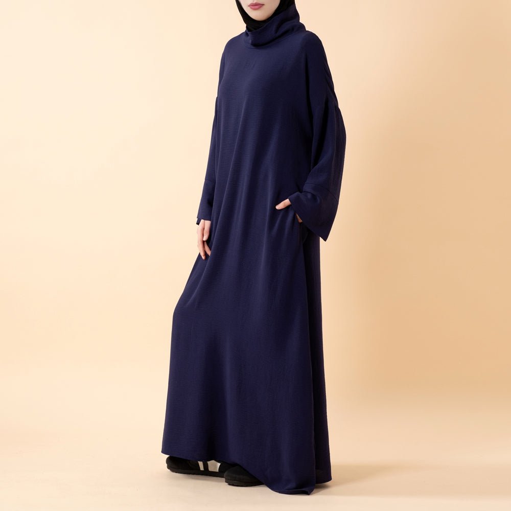 Abaya col roulé en crêpe Everyday – Coupe décontractée pour toutes les saisons (MA384)