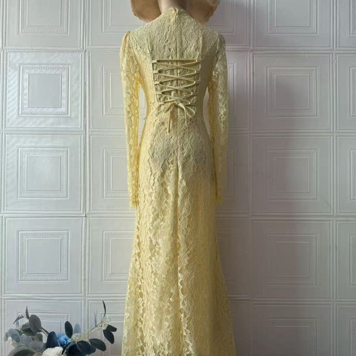 Robe de luxe en dentelle avec manches évasées (MS339)