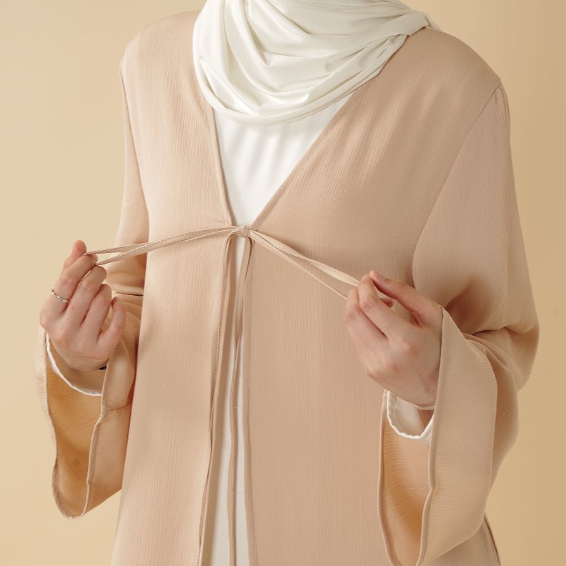 Abaya Ouverture Essentielle Essential Zoom avec Fermeture à Lacet et Poches (UKMOA309)