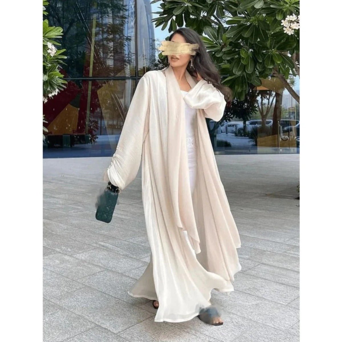 Abaya Ouverte en Satin Brillant | Abaya Brillante à Manches Volantes (MOA141)