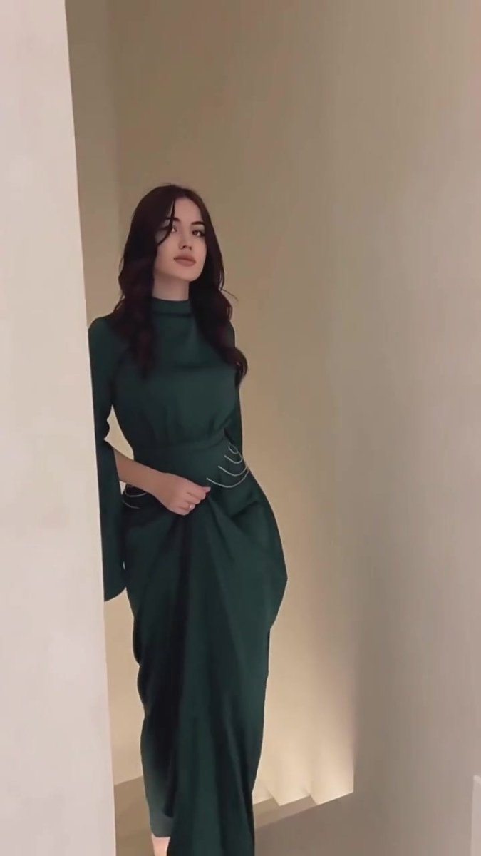 Robe Abaya Satinée Style Cour Élégante Semi-Col Roulé Manches Longues Printemps (MA194)