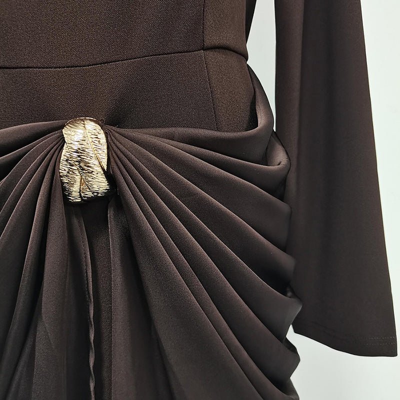 Robe-jupe en satin drapé avec broche bijou (MS321)