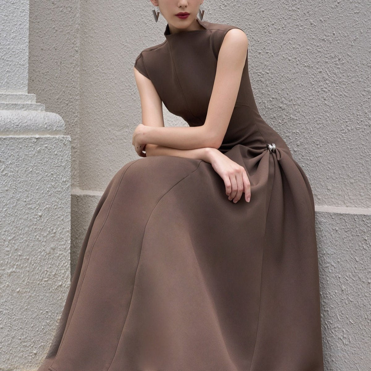 Robe Maxi Ajustée Sans Manches Minimaliste (MS382)