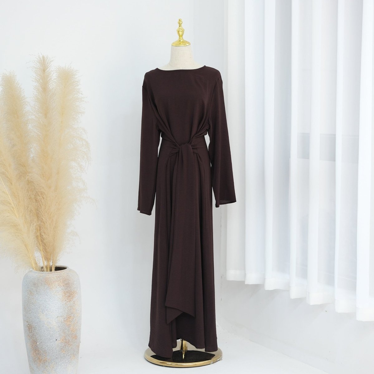 Abaya Crêpe Élégante Ajustée à Lacets (MA136)