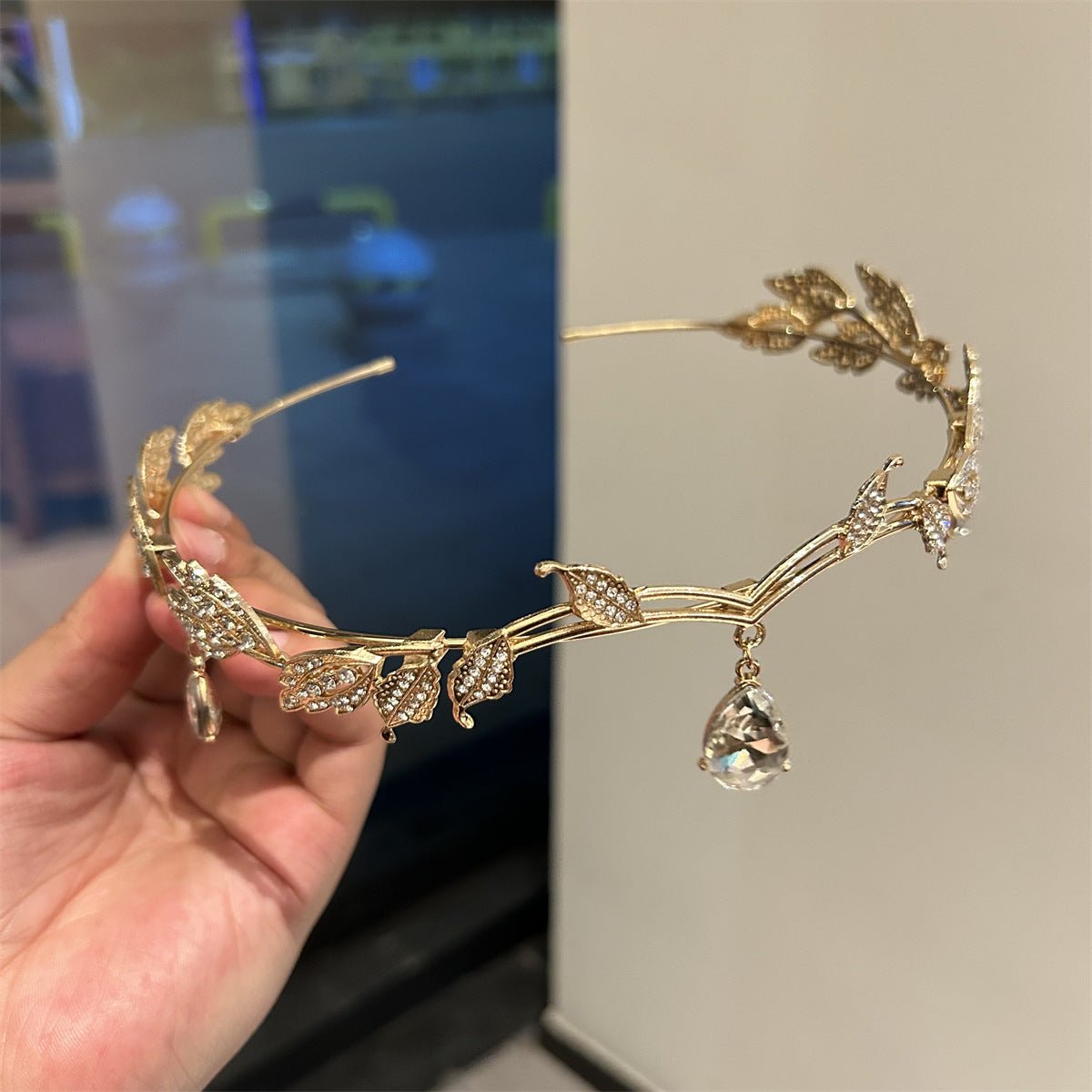 Bijou de Tête Élégant à Pendentif Cristal en Goutte, Accent Frontal (MAC335)