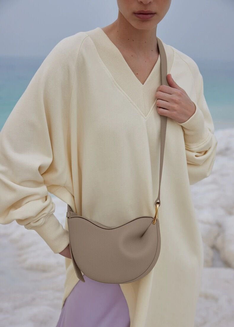 MAC182 Sac besace à bandoulière asymétrique en texture Lychee