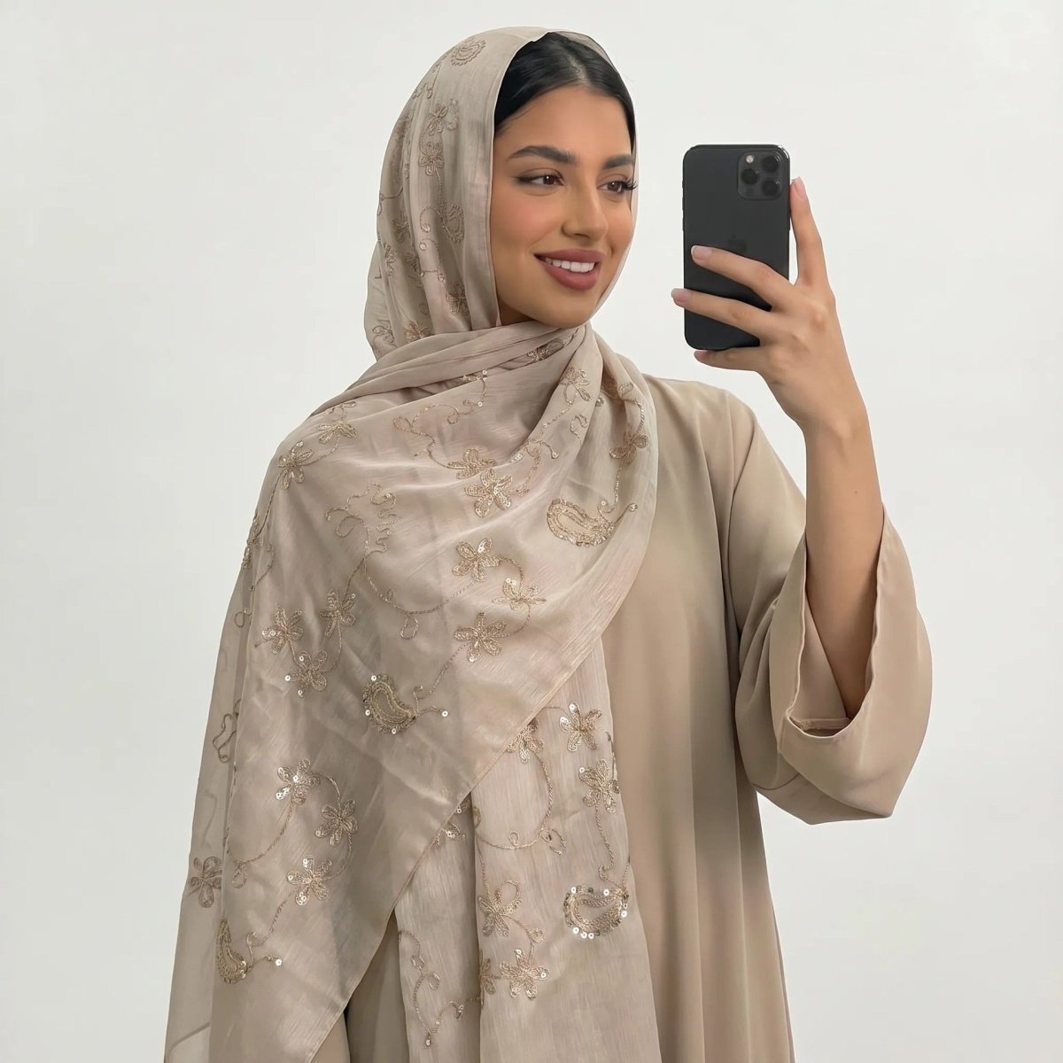 Écharpe Hijab Brodée à Fleurs et Sequins (MH244)