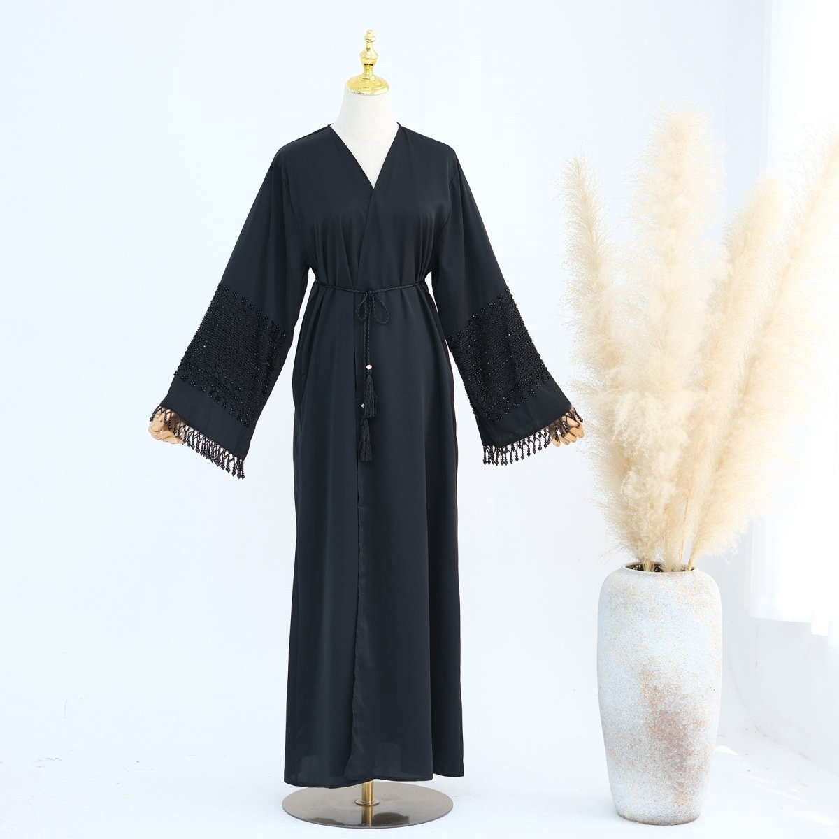 Abaya ouverte à manches évasées avec broderie perlée (MOA334)