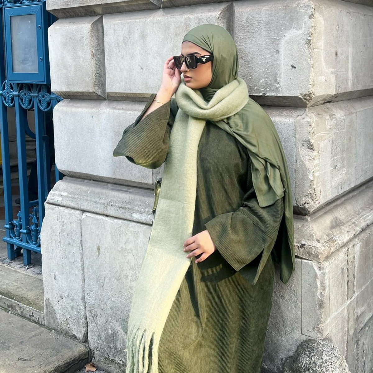 Abaya en velours côtelé unie et simple | Abaya modeste chaude en velours côtelé pour l'automne ou l'hiver (MA129)