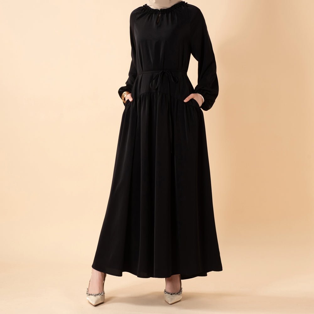 Robe maxi plissée coupe décontractée avec finition volantée et ceinture nouée (MA424)