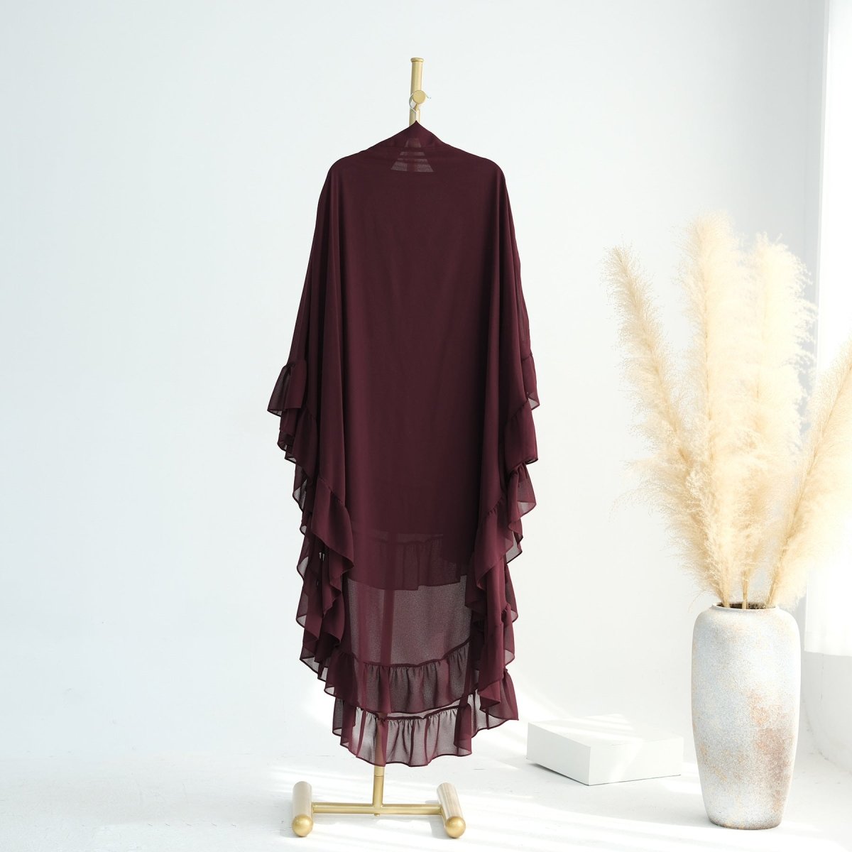 Hijabs Musulmans Unis et Doux au Design Cape Fluide | Foulard à Double Épaisseur, Grande Ampleur et Bords Volantés (MK023)