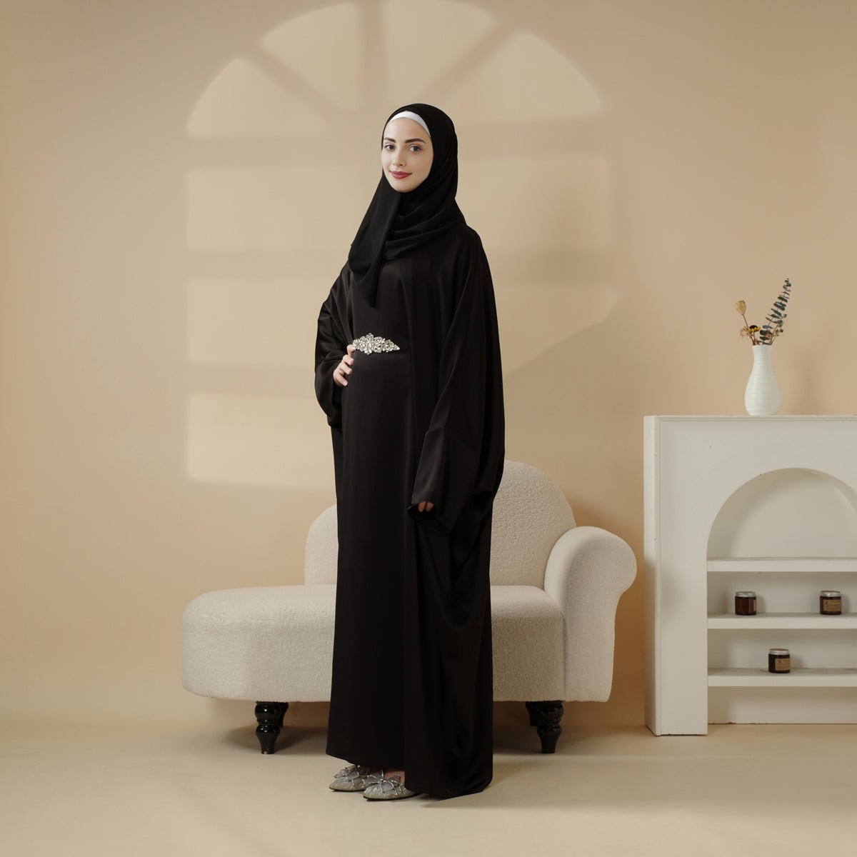 Kaftan modeste pour occasions spéciales : Abaya à manches chauve-souris avec taille strassée (MA135)