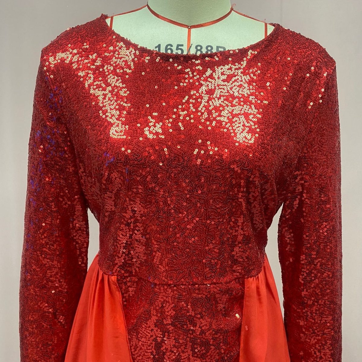 Robe longue à sequins, manches longues, coupe ajustée (MS235)