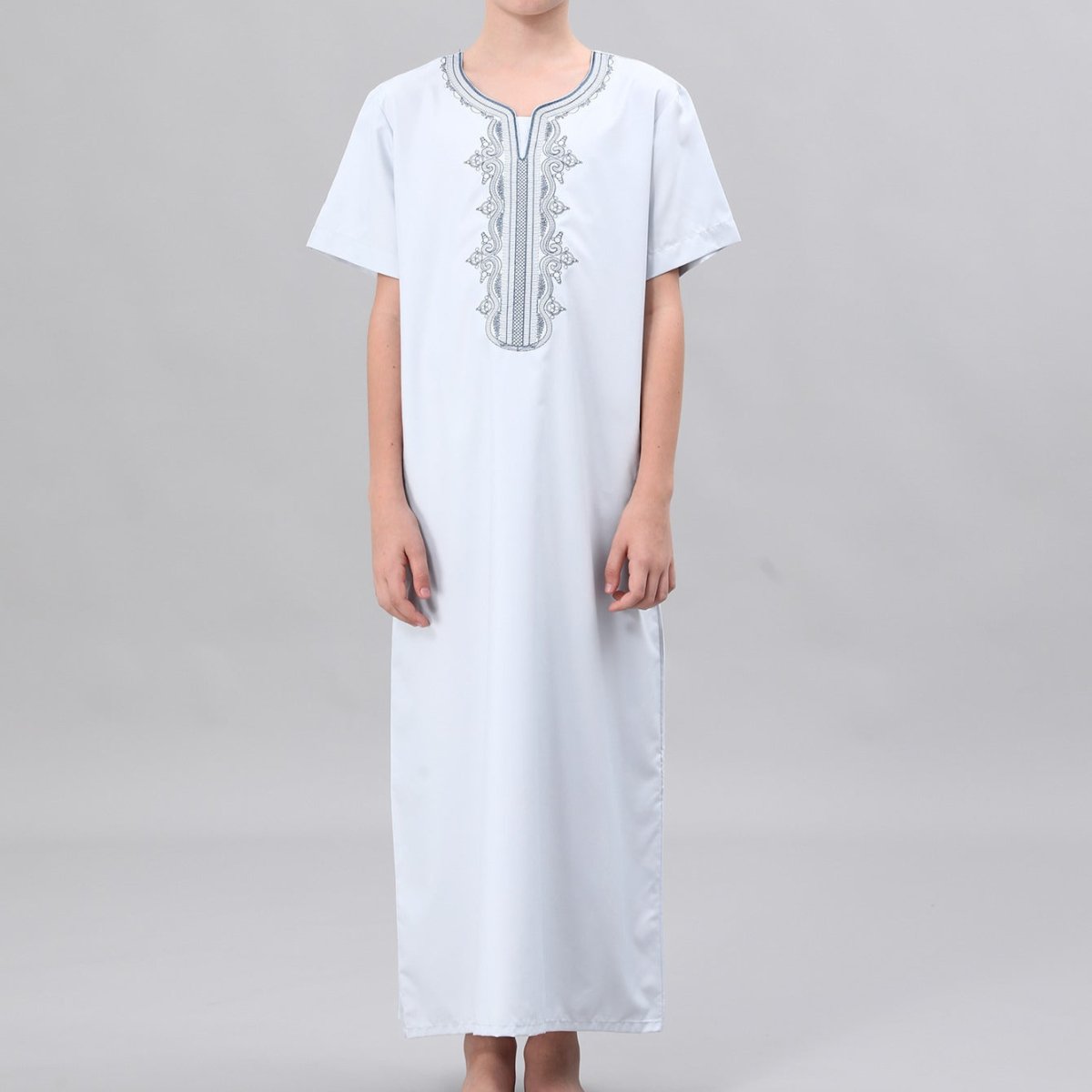 Qamis brodé pour garçons avec poches latérales (MKB035)