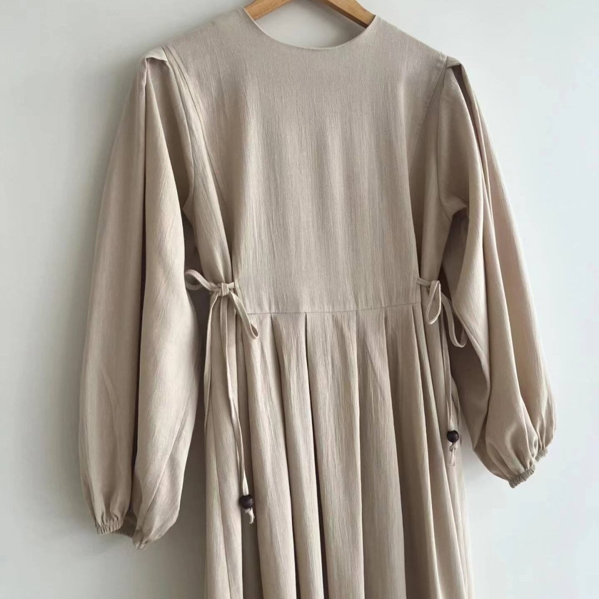 Abaya à manches bouffantes et taille nouée | Robe maxi plissée avec fermeture éclair au dos (MA364)