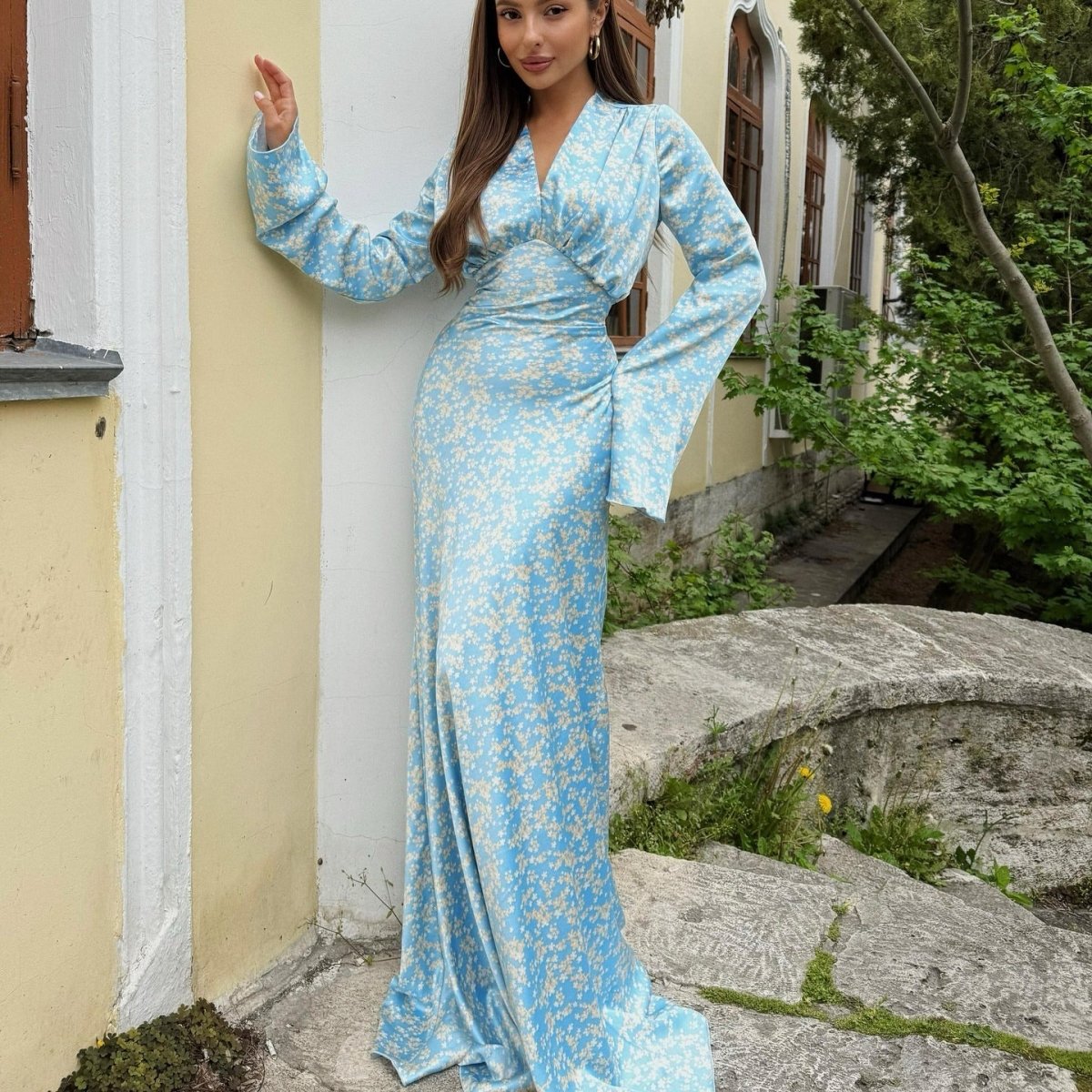 Robe longue en satin imprimé floral avec col en V (MS378)