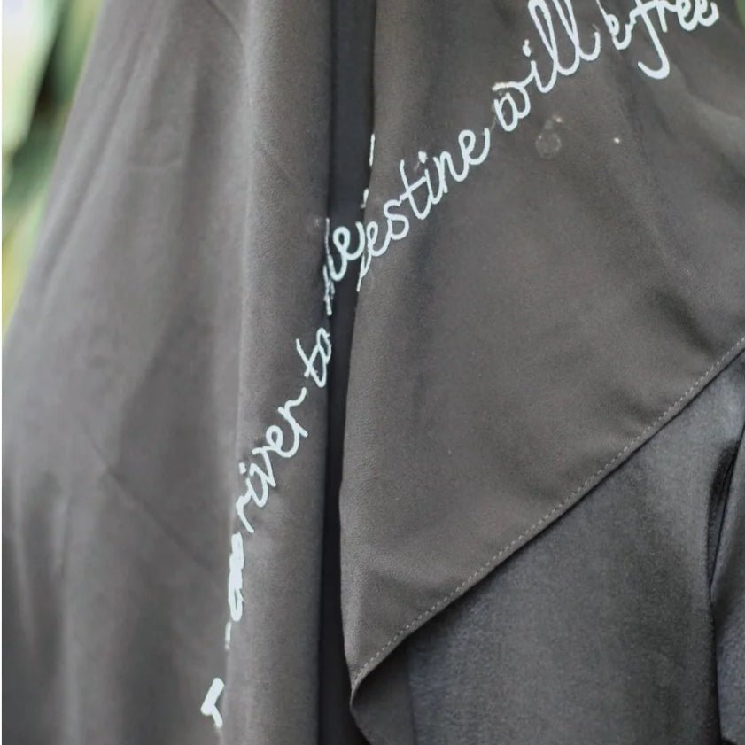 Hijab en Mousseline Free Palestine – Foulard Symbolique avec Motif de Lettre Arabe (MH107)