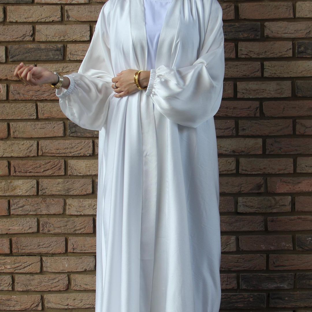 Abaya Ouverte en Satin à Manches Froncées (MOA048)