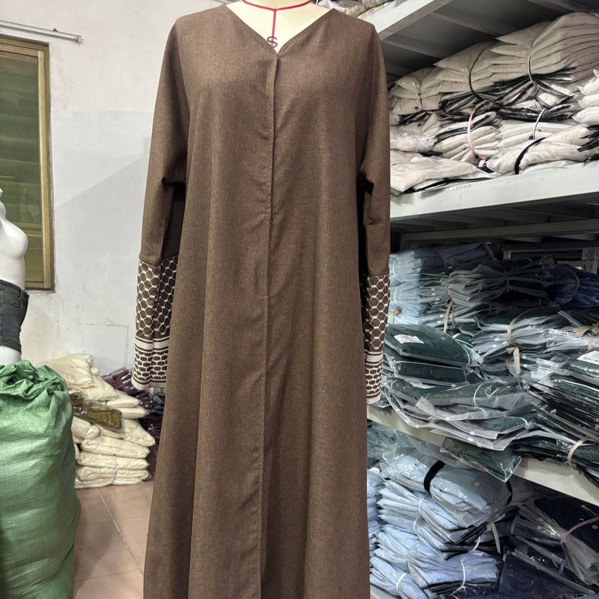 Abaya à manches brodées | Cardigan texturé ouvert devant à manches cloche (MOA263)