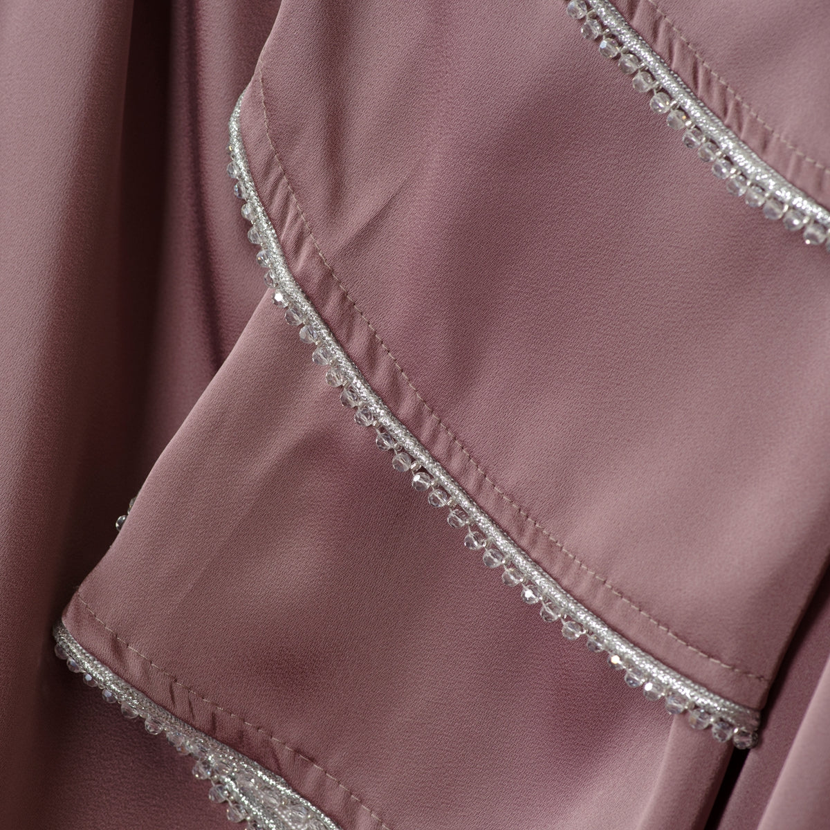 Abaya à manches froncées à triple rangée de diamants avec poches (MA040)