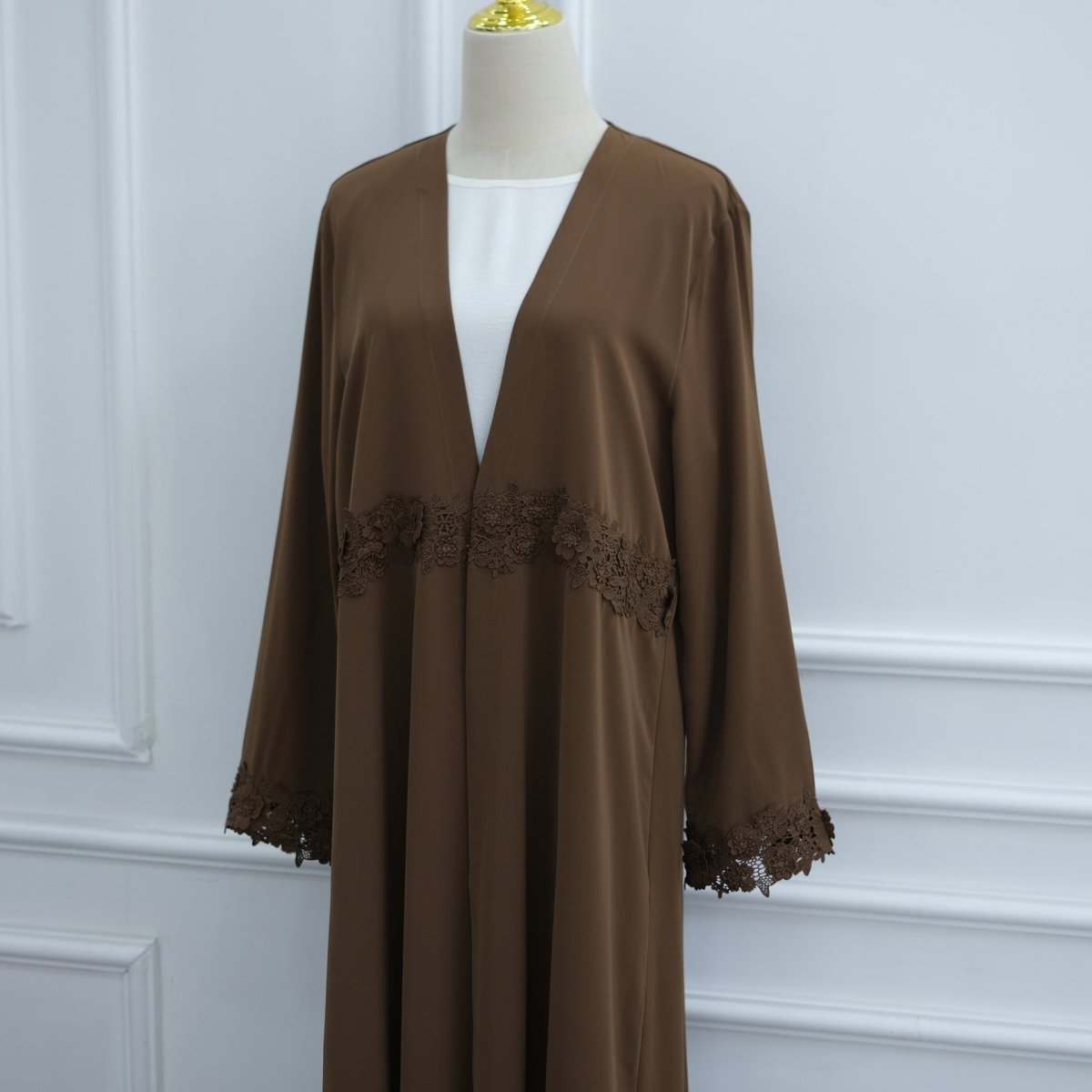 Abaya ouverte à bordure de dentelle florale 3D (MOA336)