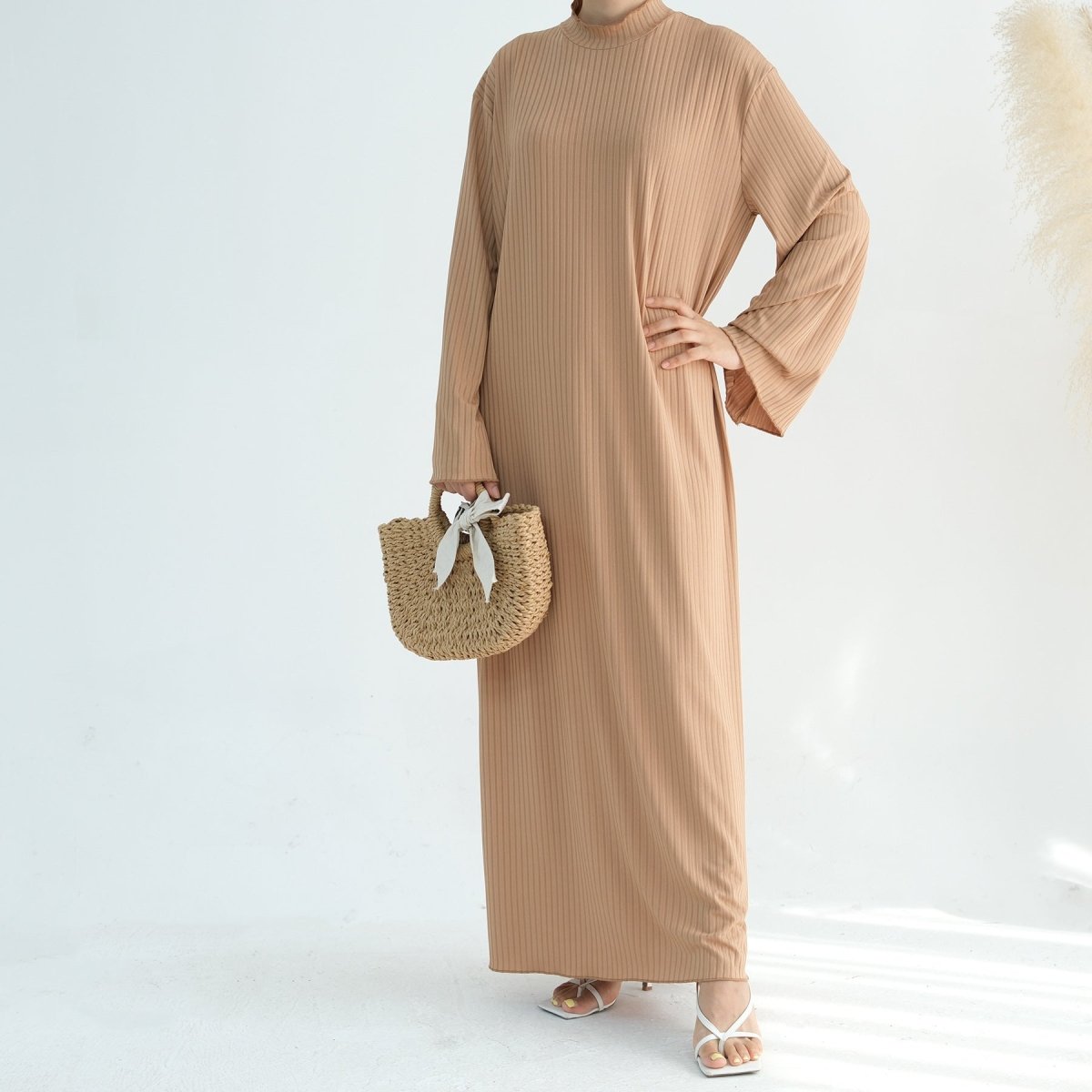Abaya unie à col montant avec impression sous les bras (MA118)