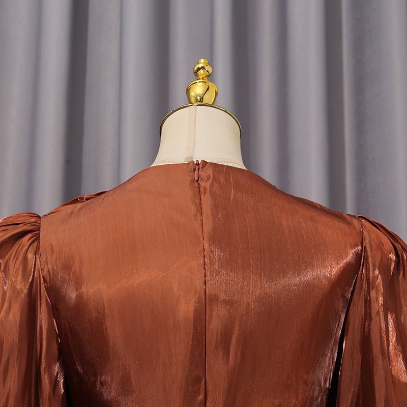 Robe en satin plissé diagonal avec ceinture nouée (MS324)