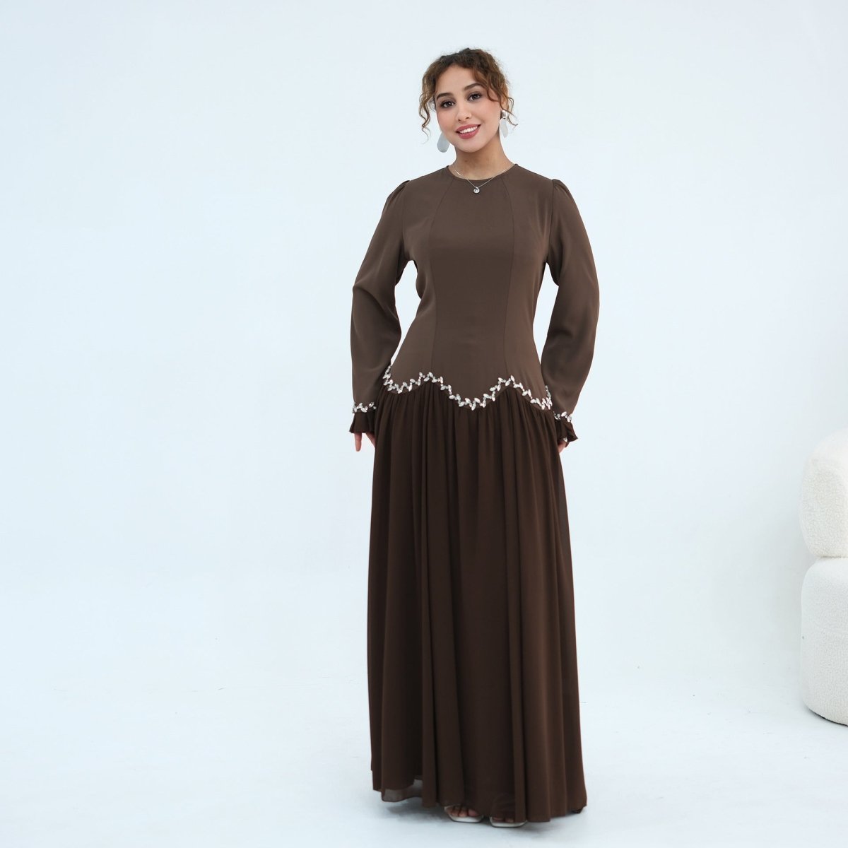 Robe Longue à Manches Volantées Ornées de Cristaux (MS458)