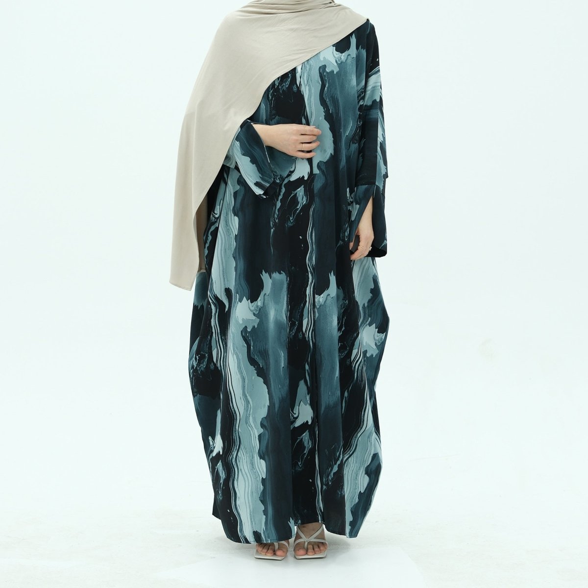 Cardigan Abaya imprimé élégant, motifs floraux géométriques artistiques, mode islamique modeste (MOA154)