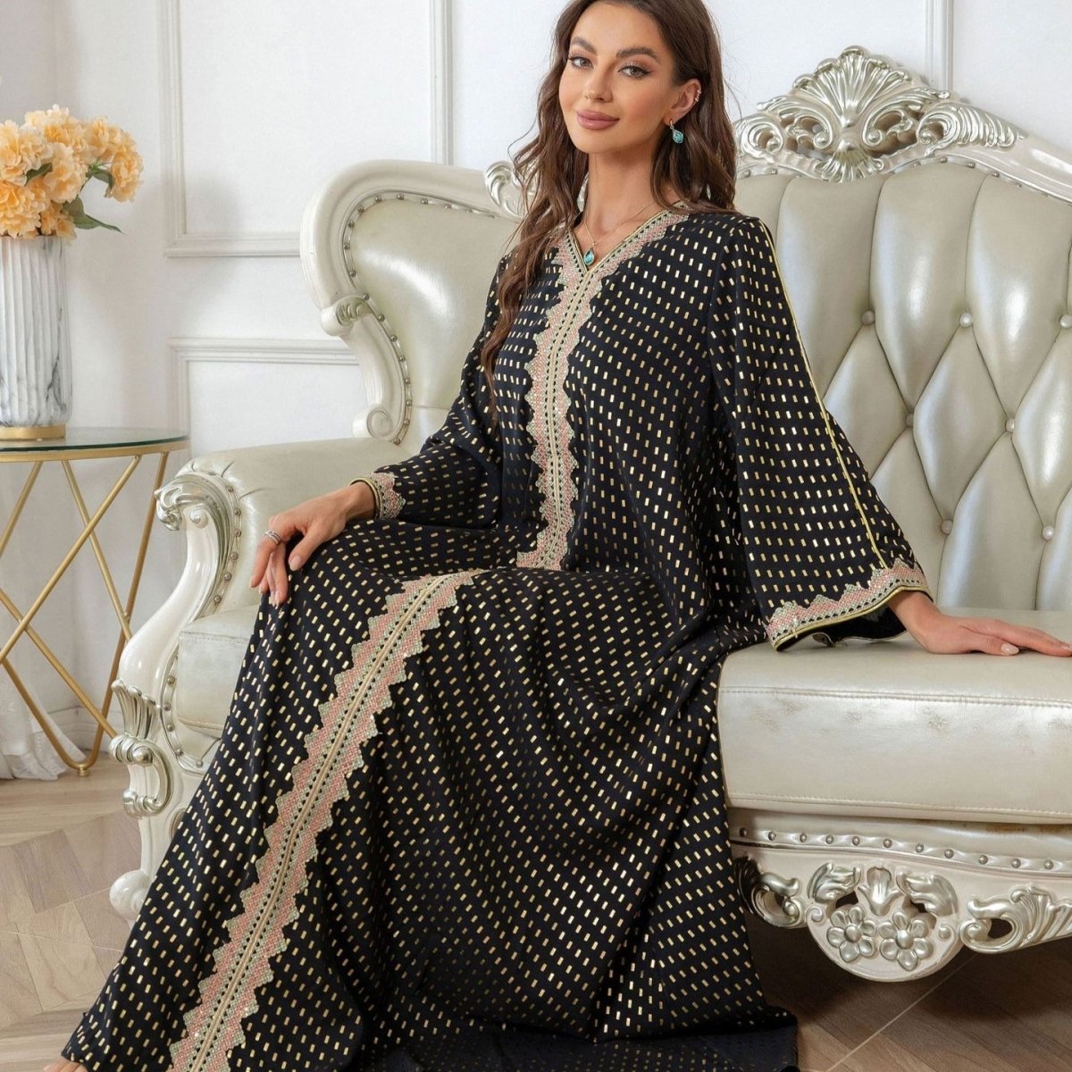 Abaya en dentelle brodée avec finition métallique (MA367)