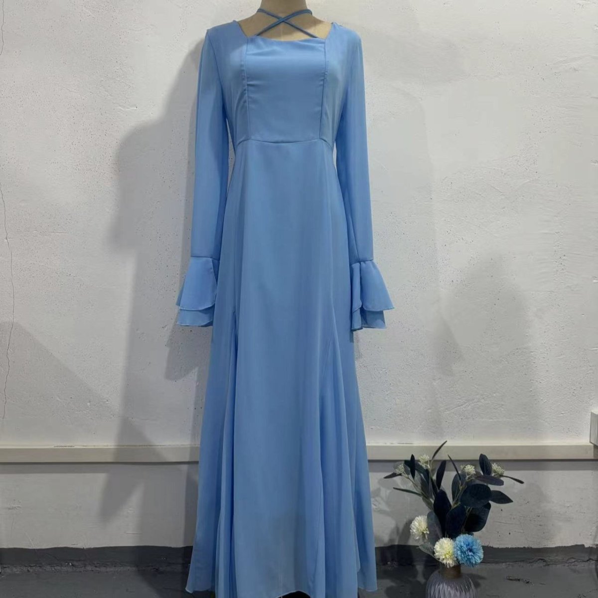 Robe à manches volantées et encolure croisée (MS335)