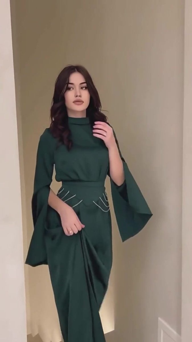 Robe Abaya Satinée Style Cour Élégante Semi-Col Roulé Manches Longues Printemps (MA194)
