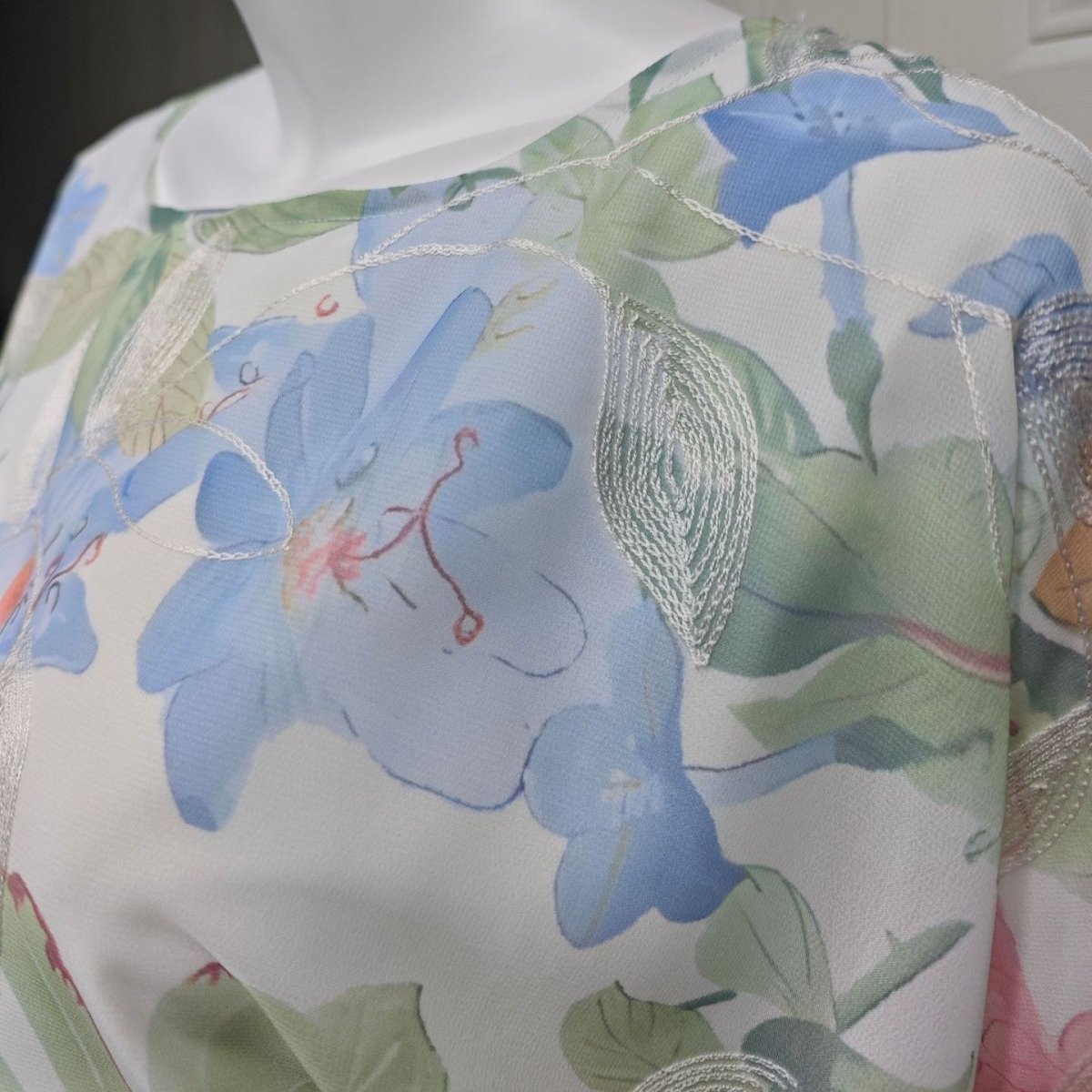 Abaya Kaftan Fleurs Aquarelle | Abaya à Enfiler Manches Chauve-Souris (MA371)