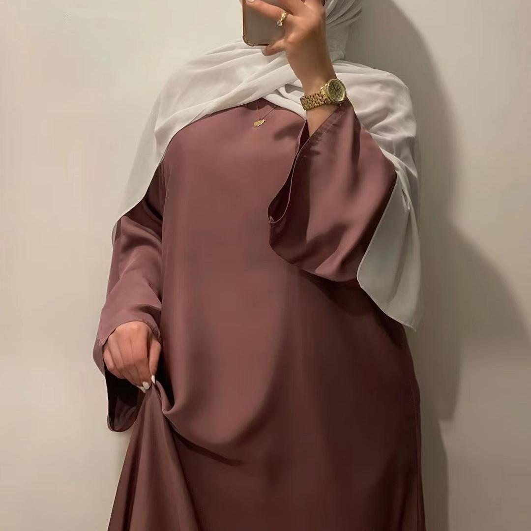 Abaya en satin unie à double poche et boutons dissimulés (MA030)