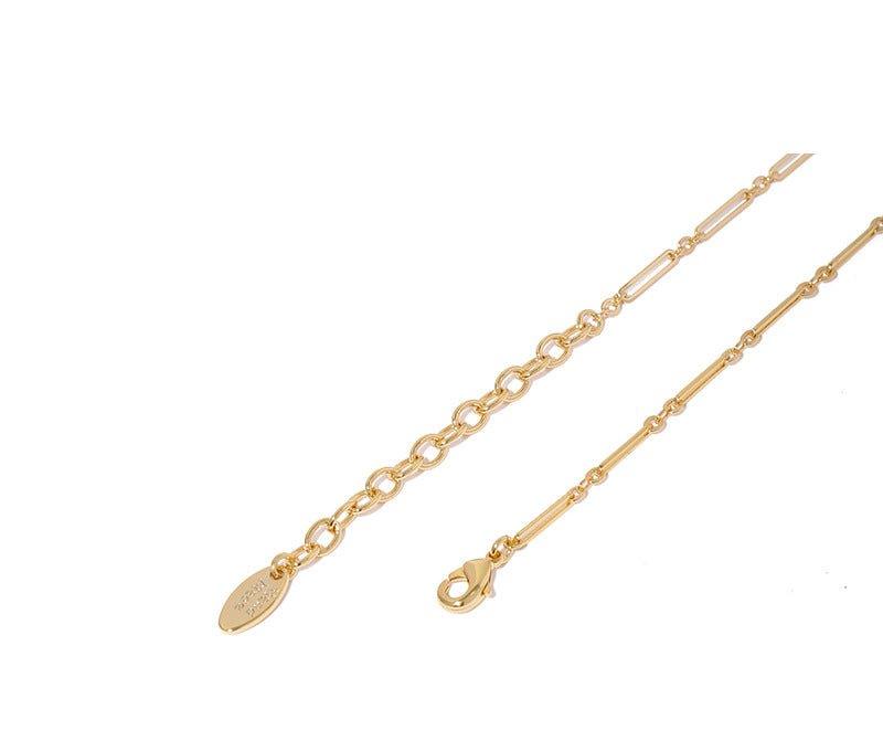 Collier pendentif carré plaqué laiton doré à l'or fin 18K, style luxe discret, orné de zircons (MAC073)