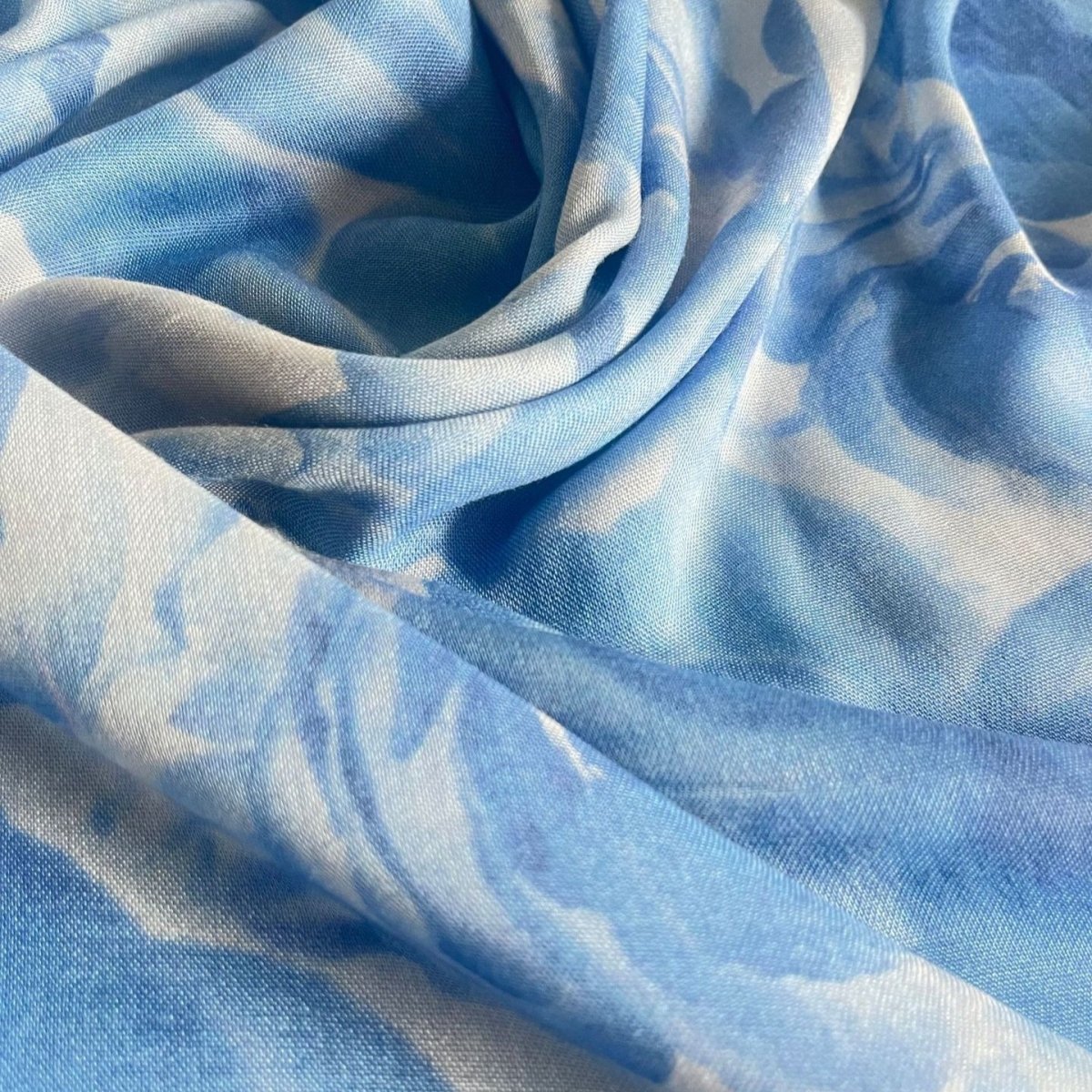 Hijab Blossom Watercolor – Foulard polyvalent et doux (MH163)