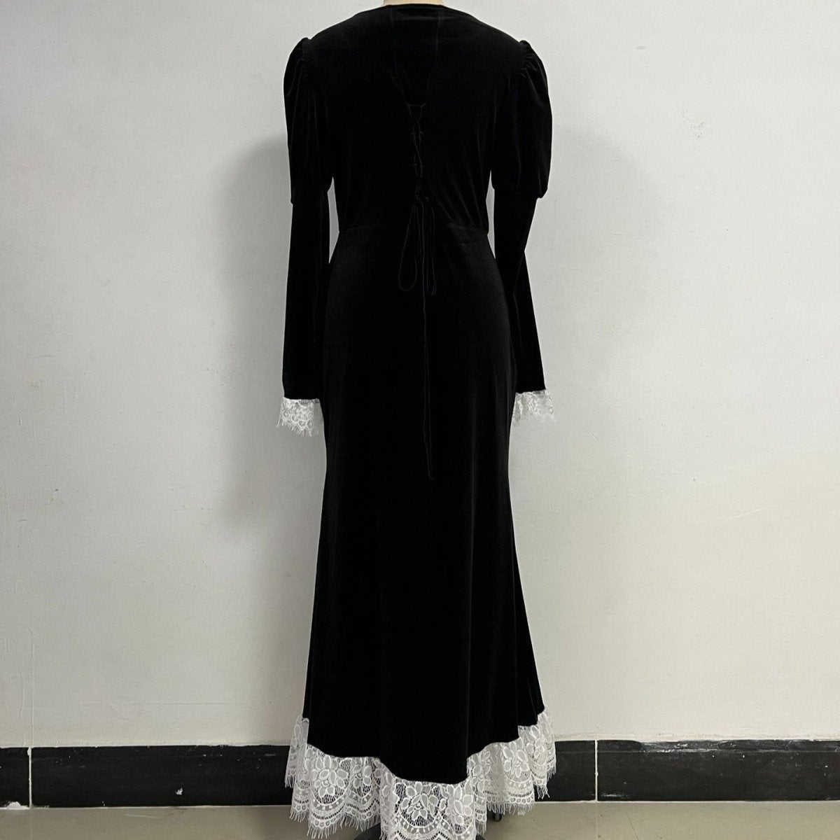 Robe en velours avec bordure en dentelle (MS238)